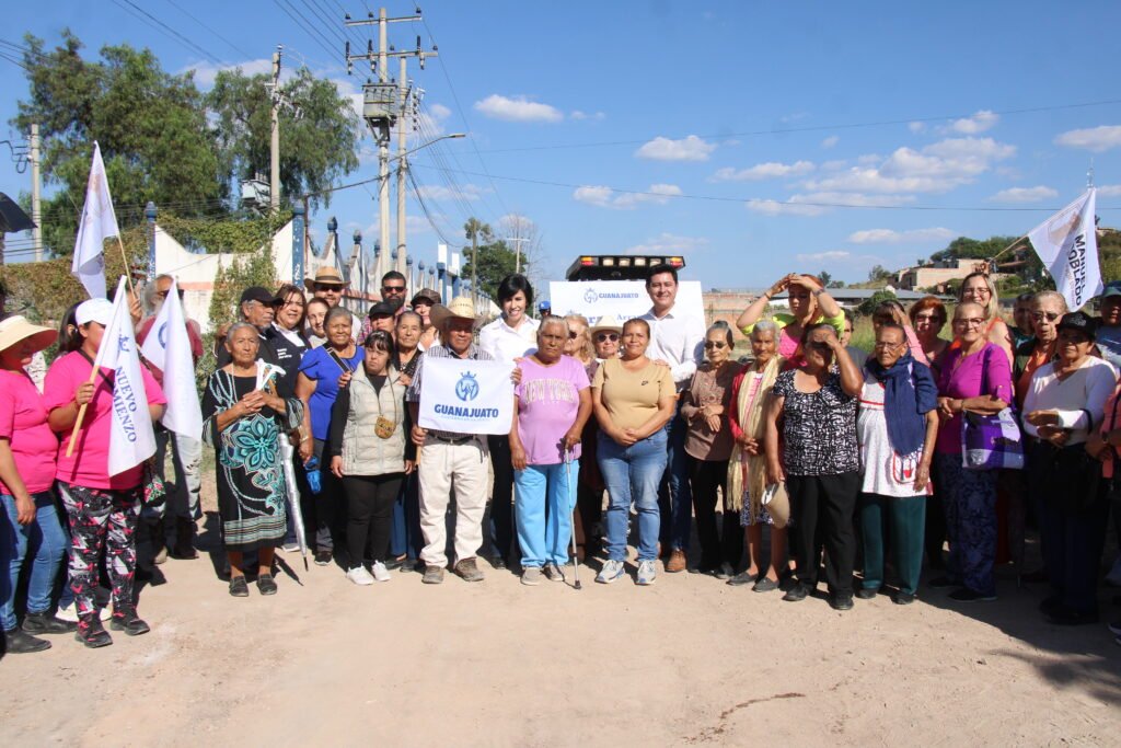 Adolfo Alfaro arrancó obras de pavimentación en la comunidad del Zapote de Adjuntas y dos más en la cabecera municipal.