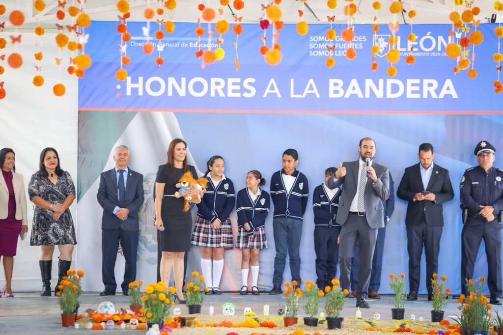 Ale Gutiérrez reconoce a alumnos destacados en Matemáticas en León Ale Gutiérrez destacó que se promueven programas que fortalecen el pensamiento crítico, la creatividad y la participación ciudadana desde la niñez.