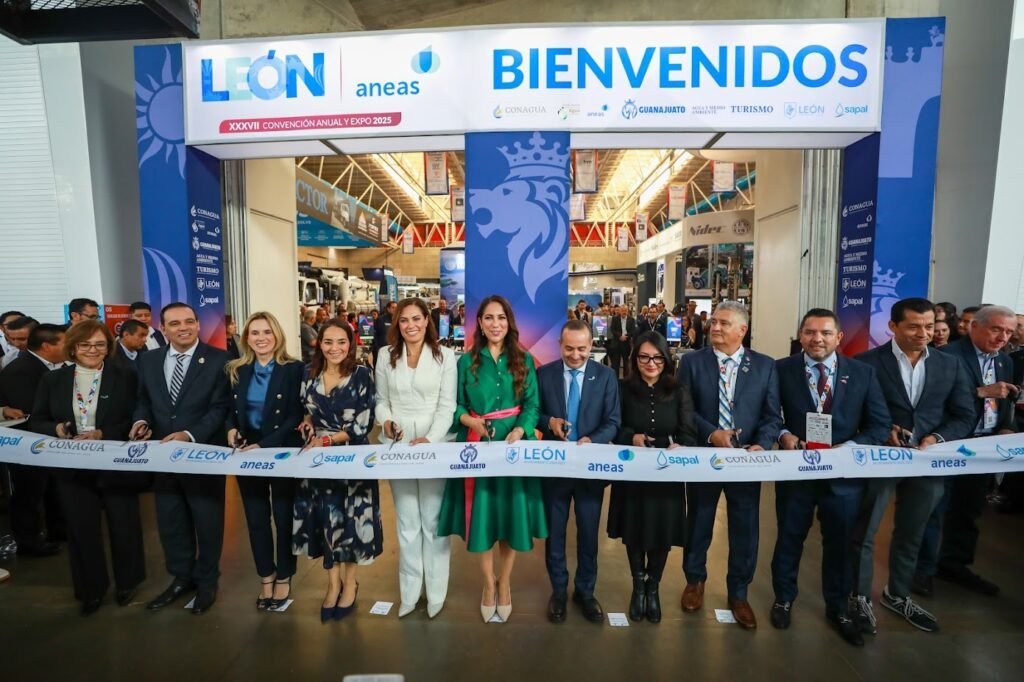 Libia Dennise y Ale Gutiérrez destacaron la importancia de trabajar a favor del cuidado del agua en la Expo ANEAS.