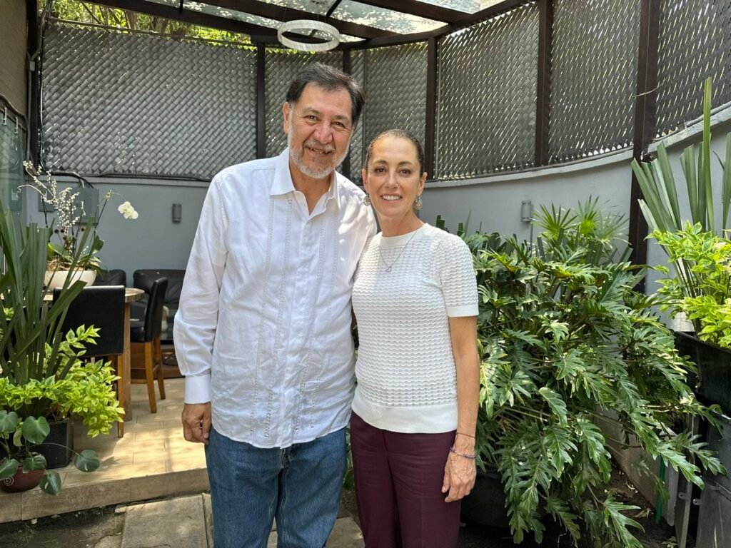 Claudia Sheinbaum se solidariza con Grecia Quiroz tras dichos de Noroña Gerardo Fernández Noroña ataca a la esposa de Carlos Manzo y Claudia Sheinbaum le pide tener más mesura.