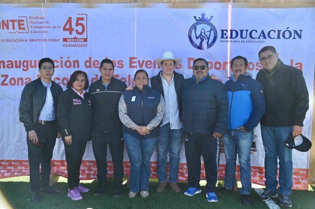 Integrantes del Ayuntamiento de Dolores Hidalgo, directivos y alumnos estuvieron presentes en esta celebración.