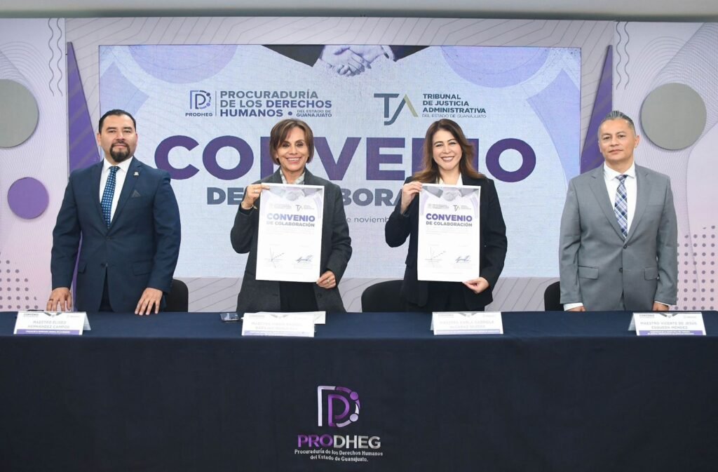 La Magistrada María Raquel Barajas Monjarás y la procuradora Karla Gabriela Alcaraz Olvera en la firma del convenio.