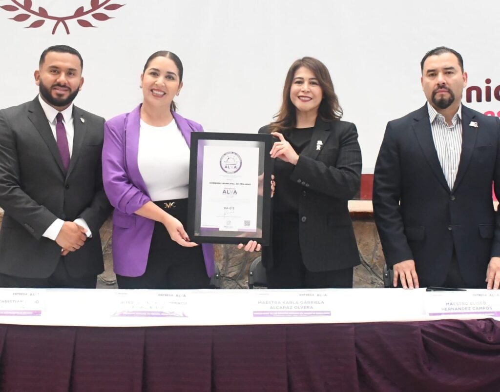 La procuradora Karla Gabriela Alcaraz Olvera y la presidenta de Pénjamo Yozajamby Molina Valver, suman esfuerzos contra la violencia de género.