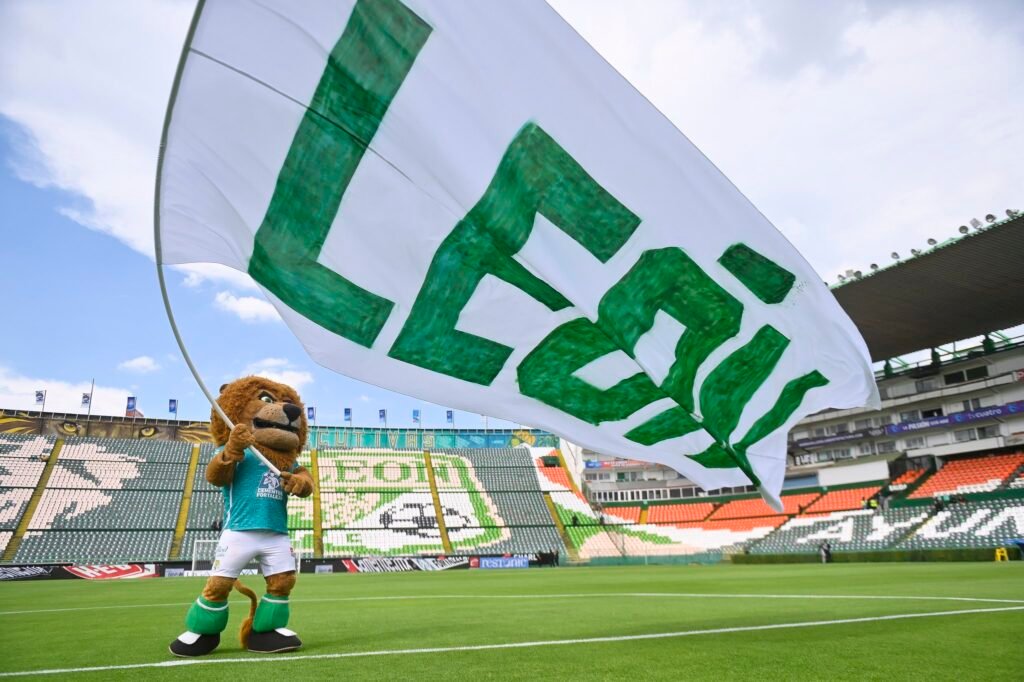 El equipo del Club León busca salvar el mal torneo que ha tenido con una victoria ante el América, quien busca sumar puntos para lograr el liderato.