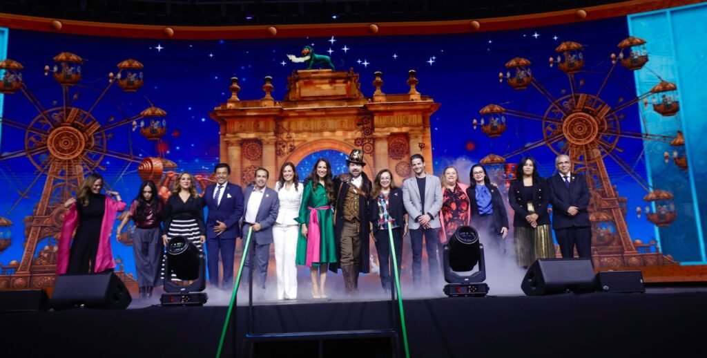 Libia Dennise y Ale Gutiérrez presentaron la cartelera de artistas que se presentarán en el Foro Mazda en la Feria de León 2026.