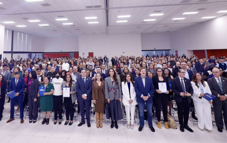 Libia Dennise entrega reconocimiento a 111 personas servidoras públicas Libia Dennise distinguió a 111 personas servidoras públicas ; además acude al informe del de Actividades 2025 ante el Consejo Directivo de la Procuraduría Estatal de Protección de Niñas, Niños y Adolescentes (PEPNNA).