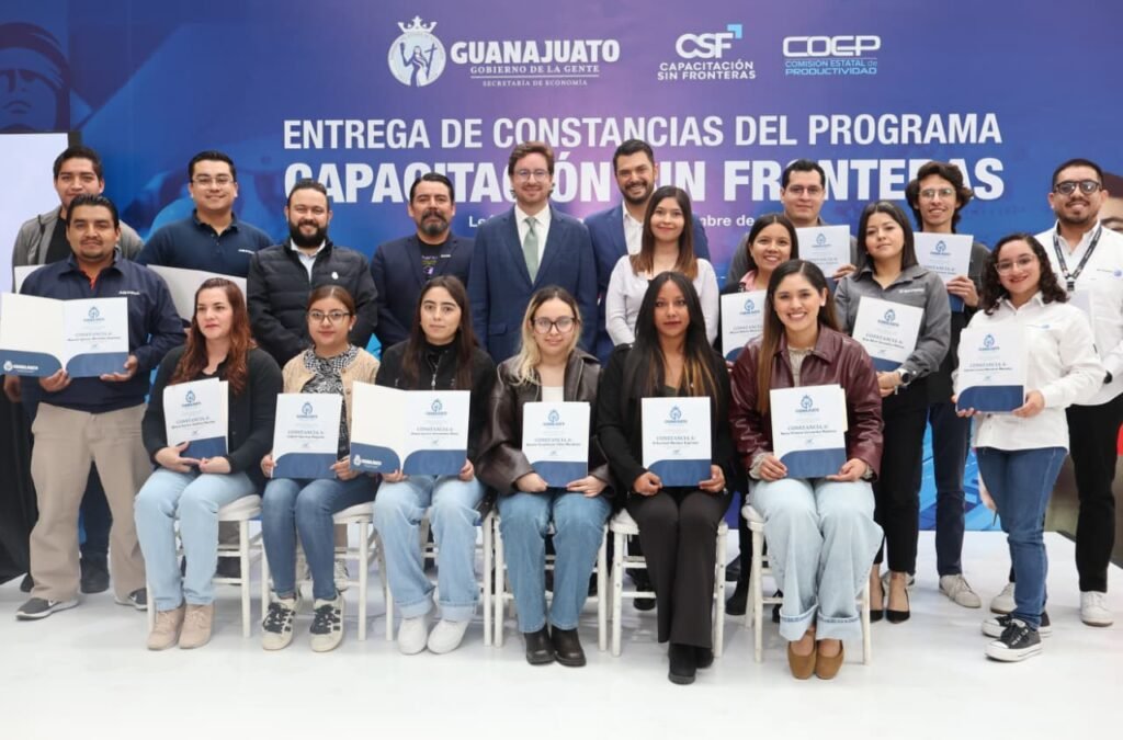 Autoridades reconocieron a quienes participaron en “Capacitación en el Extranjero” un programa que promueve la especialización técnica y profesional del talento local.