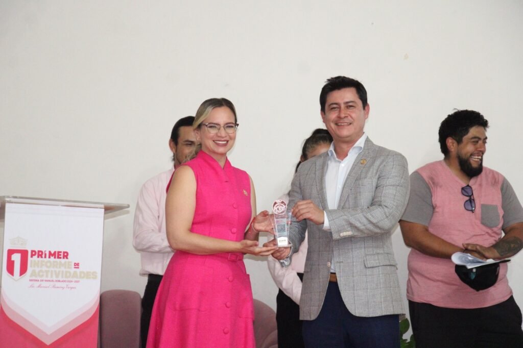 El presidente municipal de Manuel Doblado, Adolfo Alfaro destacó el trabajo realizado por Marisol Ramírez en el DIF Municipal.