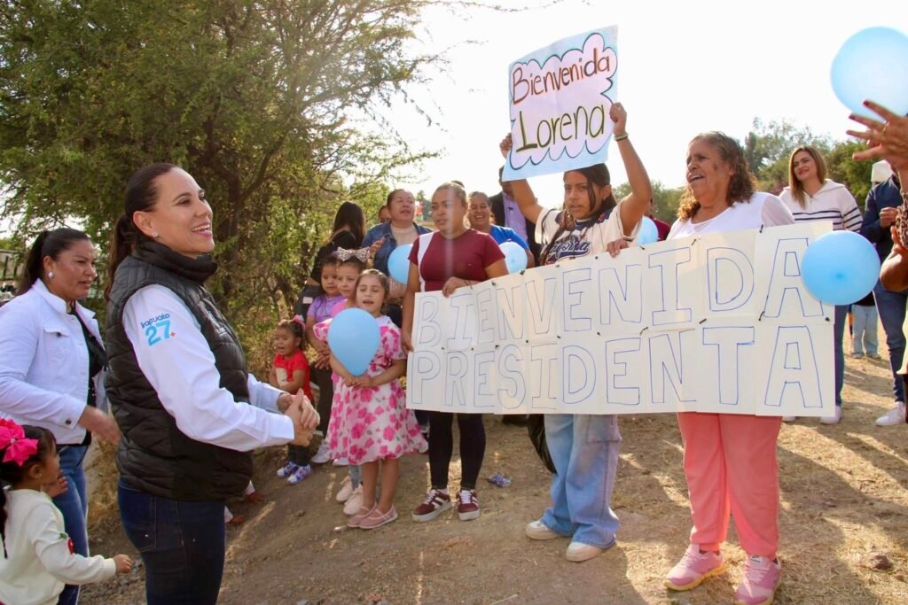 En Irapuato, ‘dan manita de gato’ a parques y plazas Lorena Alfaro destacó el trabajo que se realiza para que las familias de Irapuato, pueda disfrutar de estos espacios.