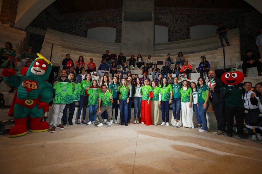 Ale Gutiérrez presenta al equipo profesional ‘Leonas’ Ale Gutiérrez destacó que León es hoy, una ciudad donde las mujeres cuentan con las mismas oportunidades para desarrollarse y sobresalir en el deporte.