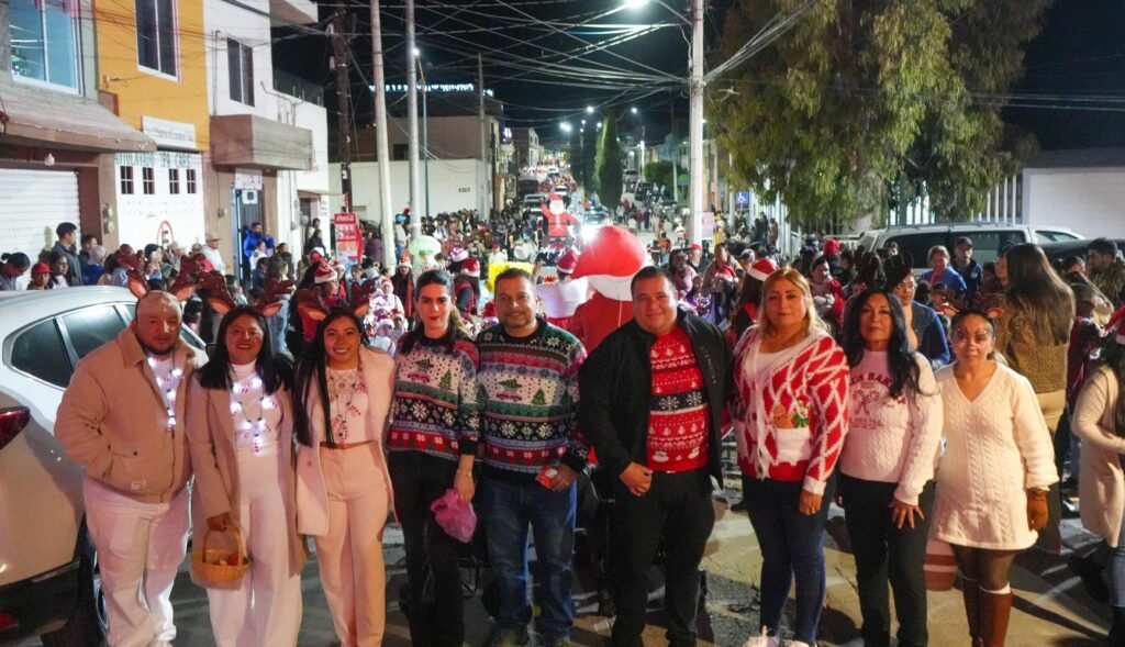 Erick Montemayor destacó la importancia de conservar estas tradiciones durante el desfile navideño en Ocampo.