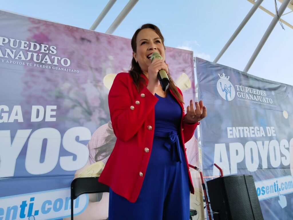 Ivon Padilla Hernández reconoció el trabajo en conjunto para la entrega de estos apoyos a mujeres en San Miguel de Allande.