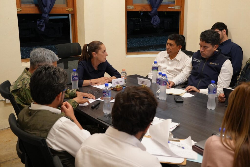 Tras descarrilamiento de Tren Interoceánico, Sheinbaum deja todo a la FGR Claudia Sheinbaum no da muchos detalles sobre los involucrados en la construcción de este Tren Interoceánico, hijo de AMLO, es uno de ellos.