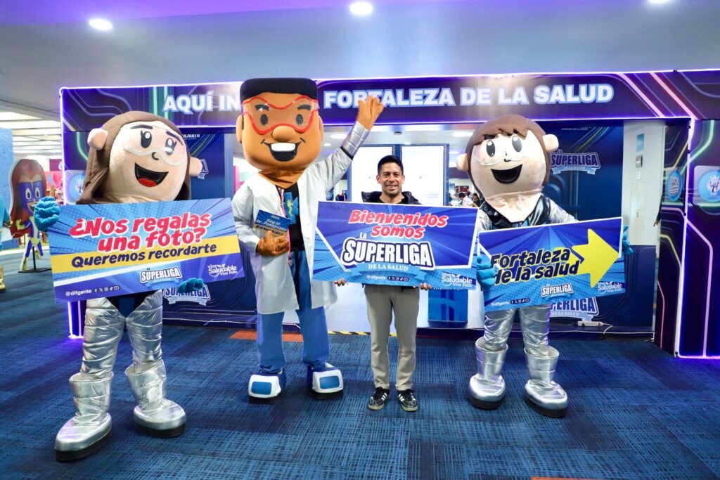 Juan Carlos Montesinos Carranza, invita a la ciudadanía a visitar el stand la Fortaleza de la Salud.