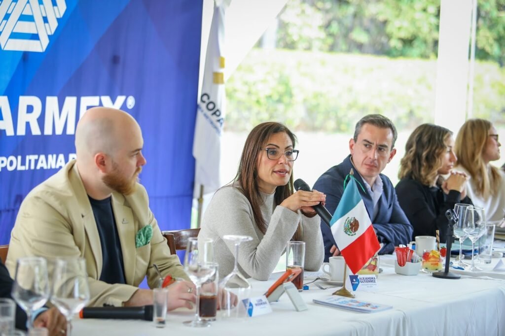 Ale Gutiérrez pide a los empresarios sumarse a las estrategias de prevención En la reunión, Ale Gutiérrez refrendó que el Municipio puede impartir pláticas de prevención del delito en empresas que así lo soliciten.