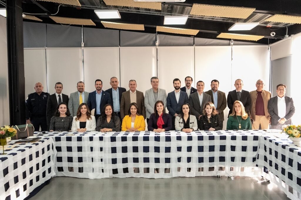 Ale Gutiérrez destaca trabajo mano a mano con el sector empresarial Ale Gutiérrez, presidenta municipal de León sostuvo una reunión con integrantes de la Concamin Bajío.