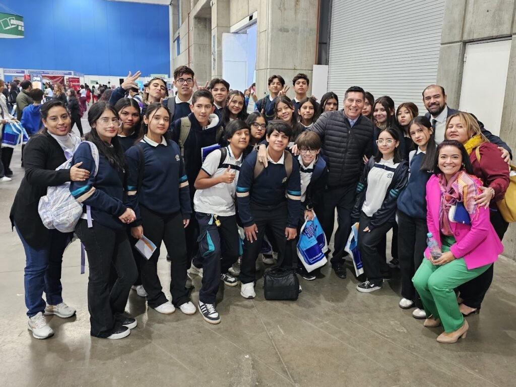 Autoridades de León destacan impulso a los jóvenes orientándolos a construir un mejor futuro.