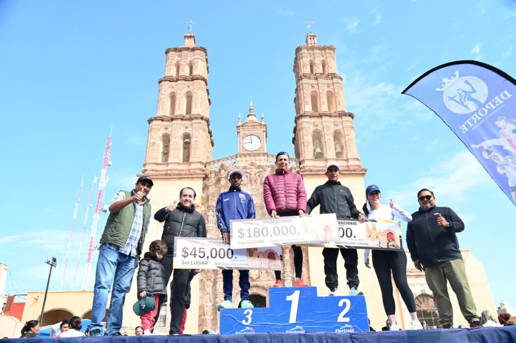 Decenas de atletas que participaron provenían de diferentes partes del país, quienes disfrutaron de este Maratón Internacional 2026.