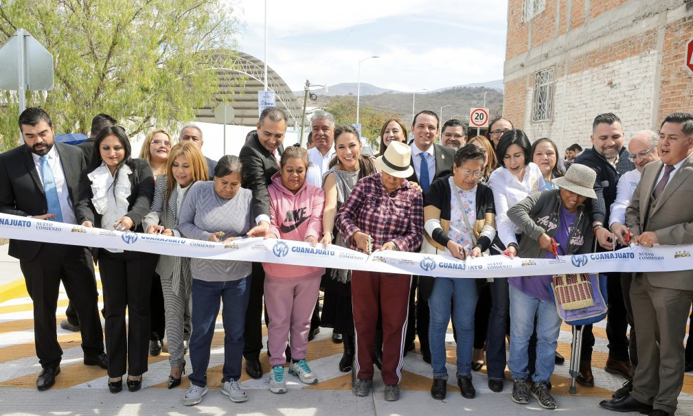 Libia Dennise impulsa el desarrollo en comunidades de Escobedo Libia Dennise destacó que continúan trabajando en obras a favor de la ciudadanía de Empalme Escobedo.