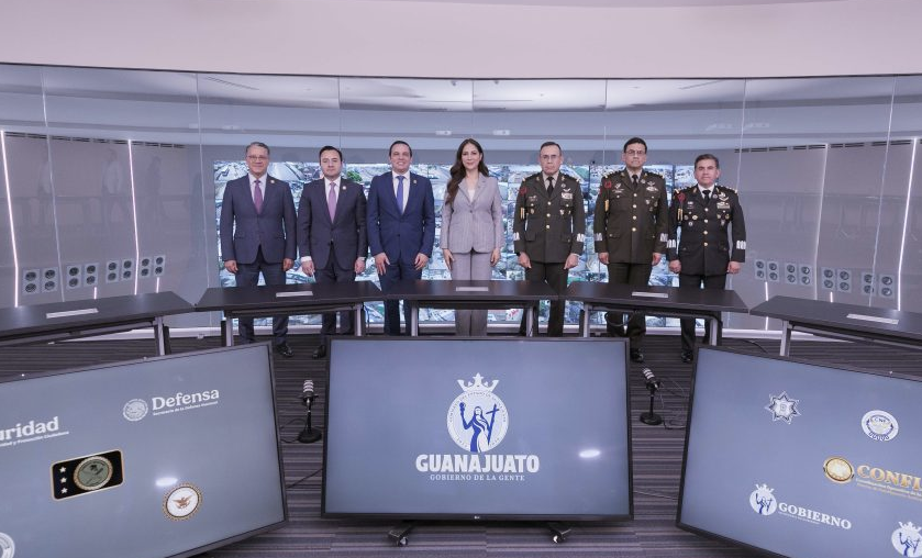 En Guanajuato se trabaja para que la seguridad sea transparente Libia Dennise estuvo acompañada en 'Conectando con la Gente' por personal de Seguridad del Estado.