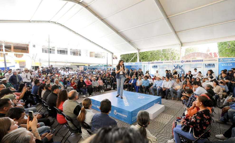 Libia Dennise reitera su compromiso con la gente de Xichú Libia Dennise entregó el nuevo Centro de Salud de Servicios Ampliados (CESSA) y la calle Principal de la Comunidad Rosa de Castilla.