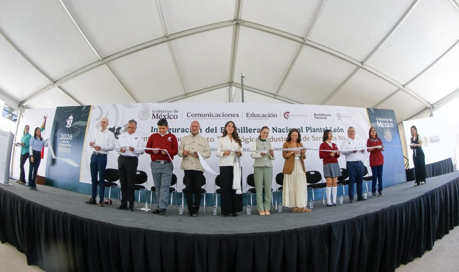 Claudia Sheinbaum y Libia Dennise inauguran Bachillerato CBTIS No. 292, en León En su visita a Guanajuato, la Presidenta de México y la Gobernadora de Guanajuato, inauguraron el Bachillerato CBTIS No. 292, en León.