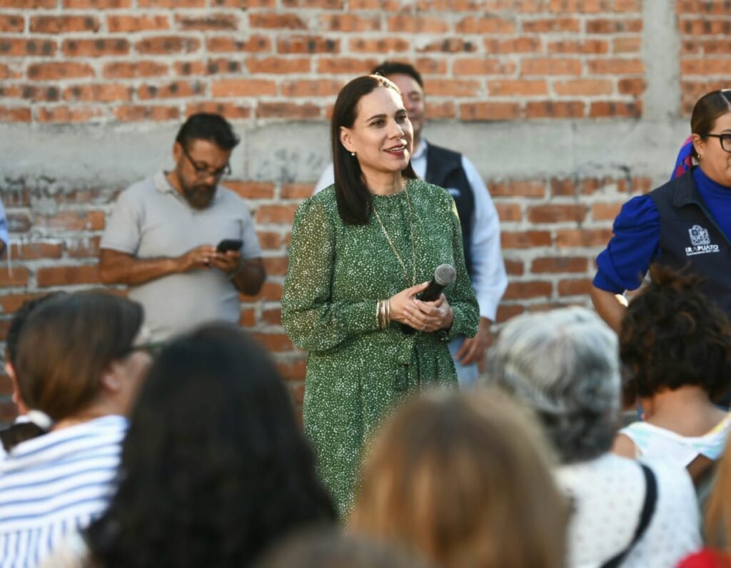 Lorena Alfaro escuchó las inquietudes de los habitantes de Rincón de los Arcos, a quienes le mostró su respaldo.