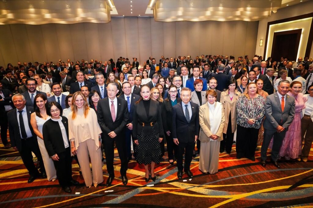 Libia Dennise y María Fernanda Rodríguez, presentes en la celebración del cumpleaños de Su Majestad el Emperador de Japón.