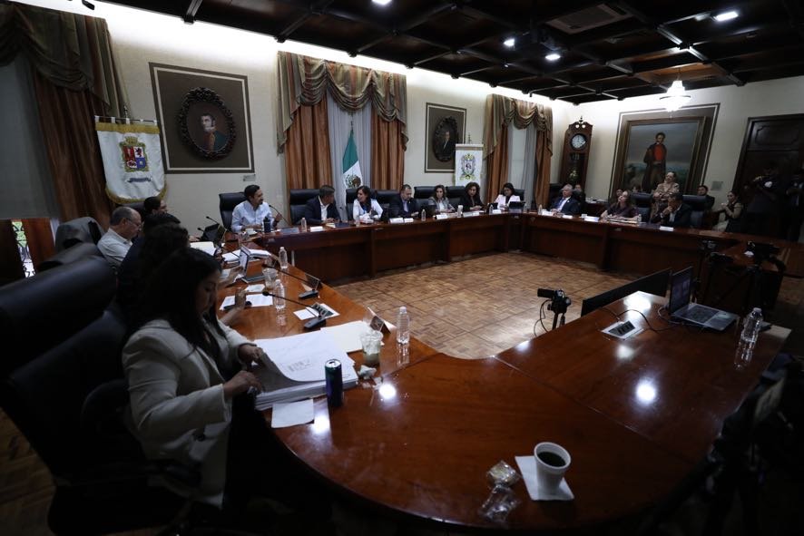 Ale Gutiérrez destaca trabajo de COPLADEM en León En la sesión de Ayuntamiento de León, se informó que de las 1 mil 122 iniciativas recabadas 919 son viables.