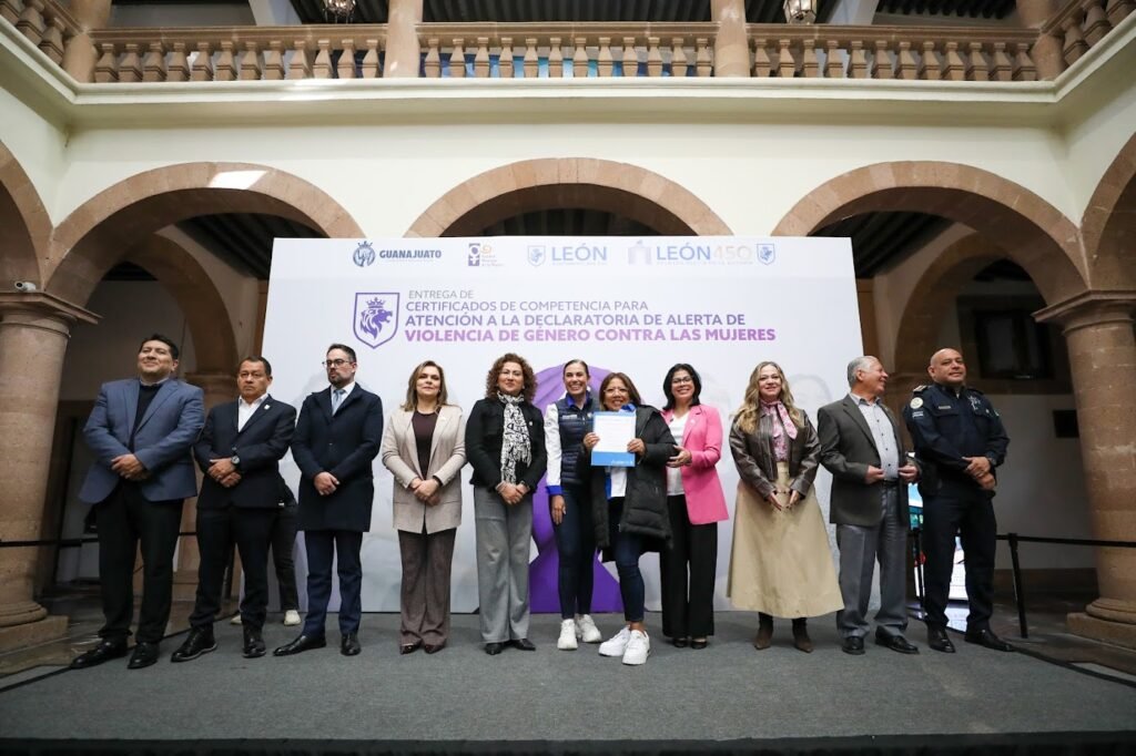 Ale Gutiérrez destacó que la capacitación de servidores públicos es clave para brindar una atención adecuada y canalizar oportunamente a las mujeres víctimas de violencia.