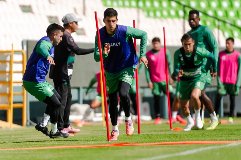 ¡Rayos! León recibe al Necaxa y quiere sacarse la espina El Club León de Nacho Ambriz sabe que ante Santos no dieron un buen partido y ahora se preparan para recibir al Necaxa.