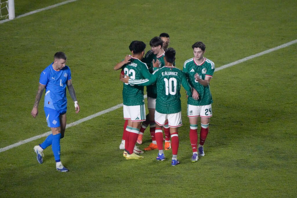 La Selección Nacional mostró su localia y con poco futbol, venció sin problemas a Islandia.