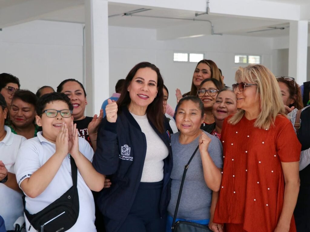 Lorena Alfaro García, visitó el Centro de Desarrollo Comunitario (CEDECOM) de la colonia 18 de Agosto.