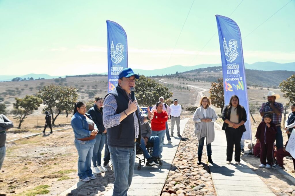 Con el trabajo en equipo de la ciudadanía y la asociación “Unidos por la Montaña”, el alcalde Adrián Hernández Alejandri sigue entregando obras.