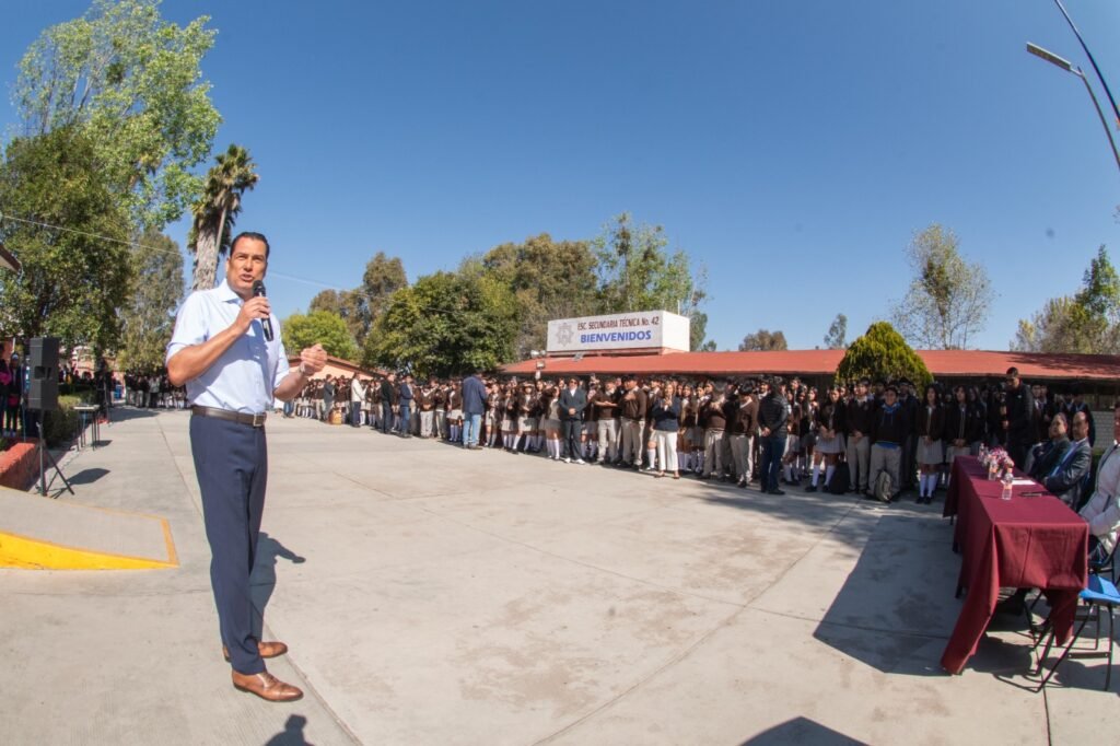 Mauricio Trejo reconoce a alumnos en San Miguel de Allende Mauricio Trejo resaltó ante los alumnos ganadores, su compromiso de seguir impulsando a la educación.