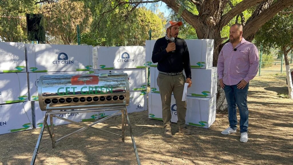 Benefician a más ciudadanos en Manuel Doblado Marco Aurelio Estrada, titular de Desarrollo Social, Rural y Económico de Manuel Doblado, hizo entrega de los apoyos.