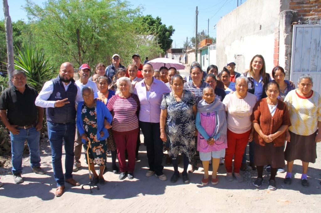 Irapuato fortalece infraestructura hidráulica en Guadalupe Paso Blanco Lorena Alfaro destacó que esta obra beneficia a más de 30 familias con ampliación de red de agua potable