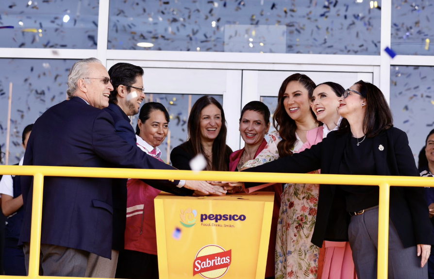 Libia Dennise da la bienvenida a PepsiCo; invierte 467 mdd en Celaya Con la inauguración de esta planta, Libia Dennise reiteró su compromiso de seguir apostando por el desarrollo de Guanajuato.