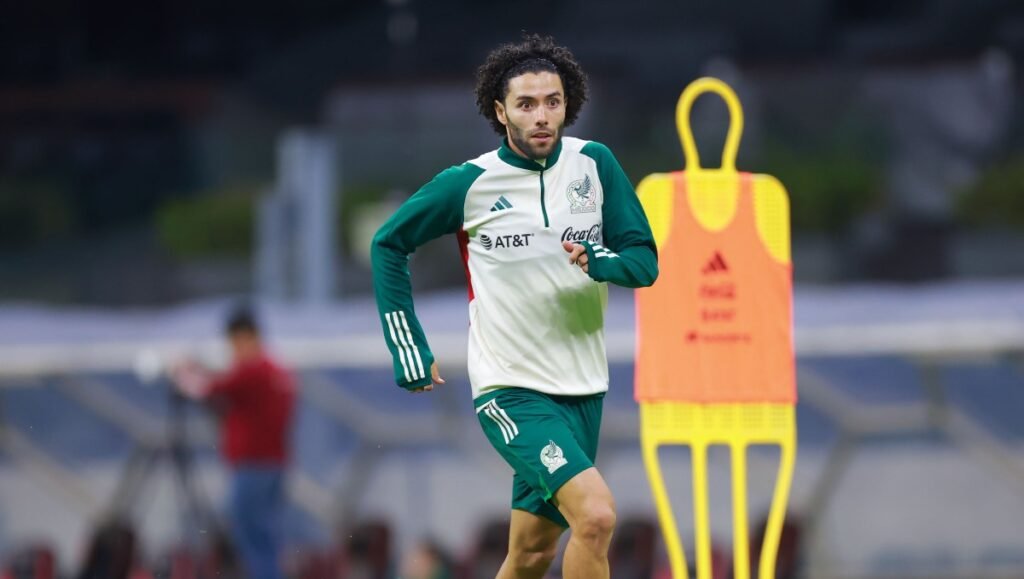 Chino Huerta es otro de los jugadores que podría perderse el Mundial, al seguir lesionado.