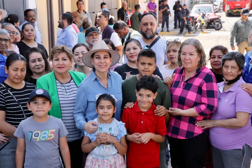 Lorena Alfaro supervisa obras en Balcones de Floresta y escucha a los ciudadanos Lorena Alfaro visitó la colonia Balcones de Floresta, donde escuchó de cerca las necesidades de la ciudadanía.