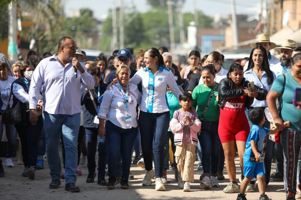 Ale Gutiérrez destaca acciones con ‘Mi Barrio Habla’ en Presitas e Ibarrilla Ale Gutiérrez entregó la pavimentación de la calle Presa El Sabino, en la colonia La Nopalera.