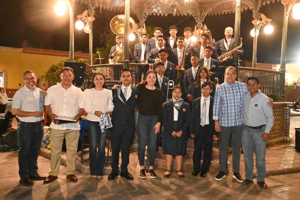 Adrián Hernández Alejandri y su esposa Michel Reyes Lucio resaltaron la importancia de impulsar el talento de los jóvenes de Dolores Hidalgo.