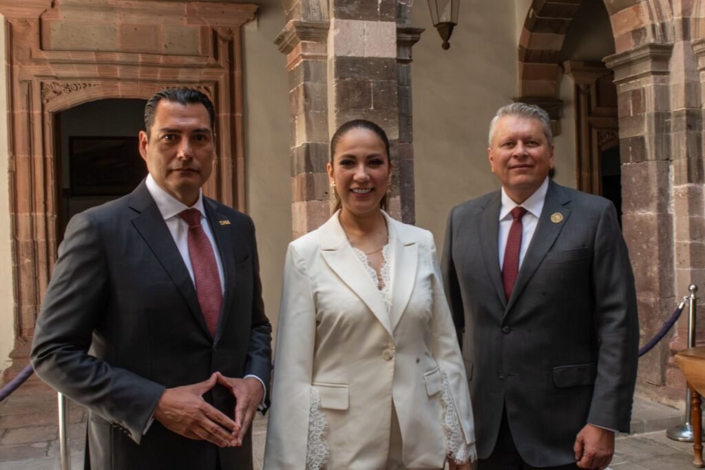 Mauricio Trejo contó con la presencia de la Gobernadora de la Gente, Libia Dennise; así como Martha Edith Moreno Valencia, presidenta del Congreso del Estado.