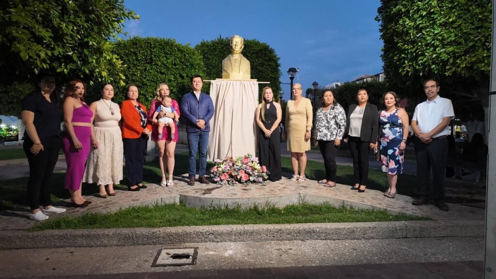 Autoridades develan conmemorativa del XX Aniversario de Hermanamiento entre Soledad de Doblado, Veracruz y Manuel Doblado, Guanajuato.