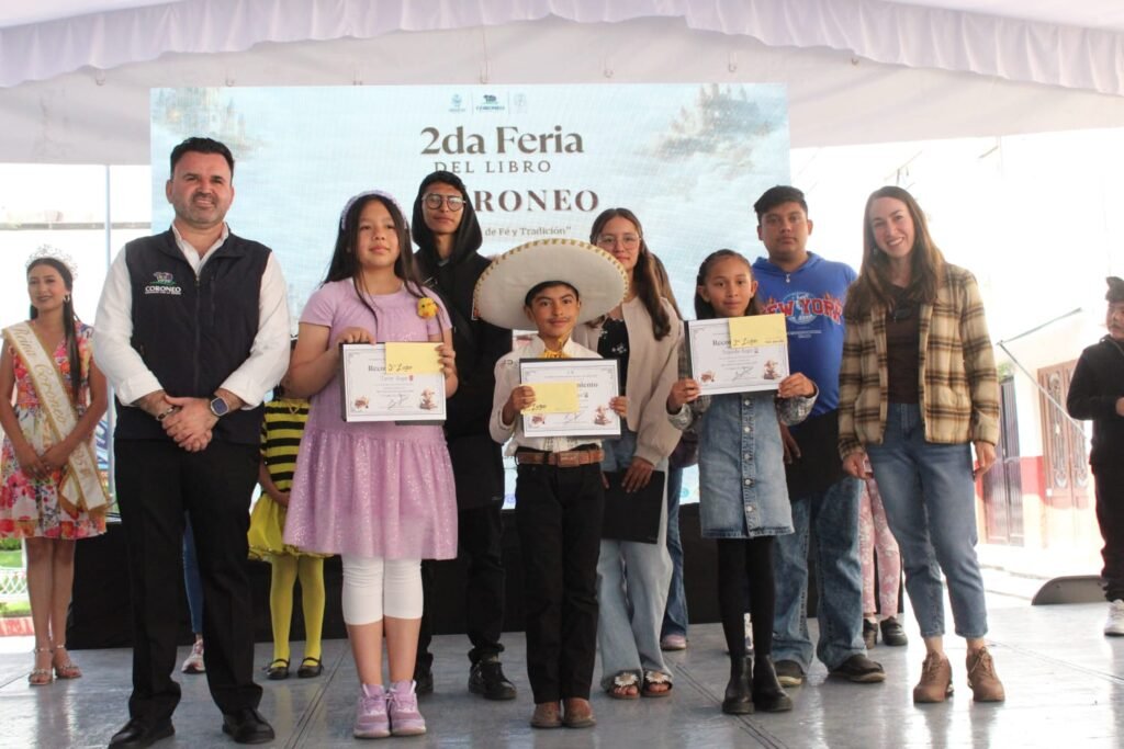 El alcalde, Luis Fernando Velázquez Esquivel, reconoció y agradeció la participación de la ciudadanía en esta Feria del Libro.