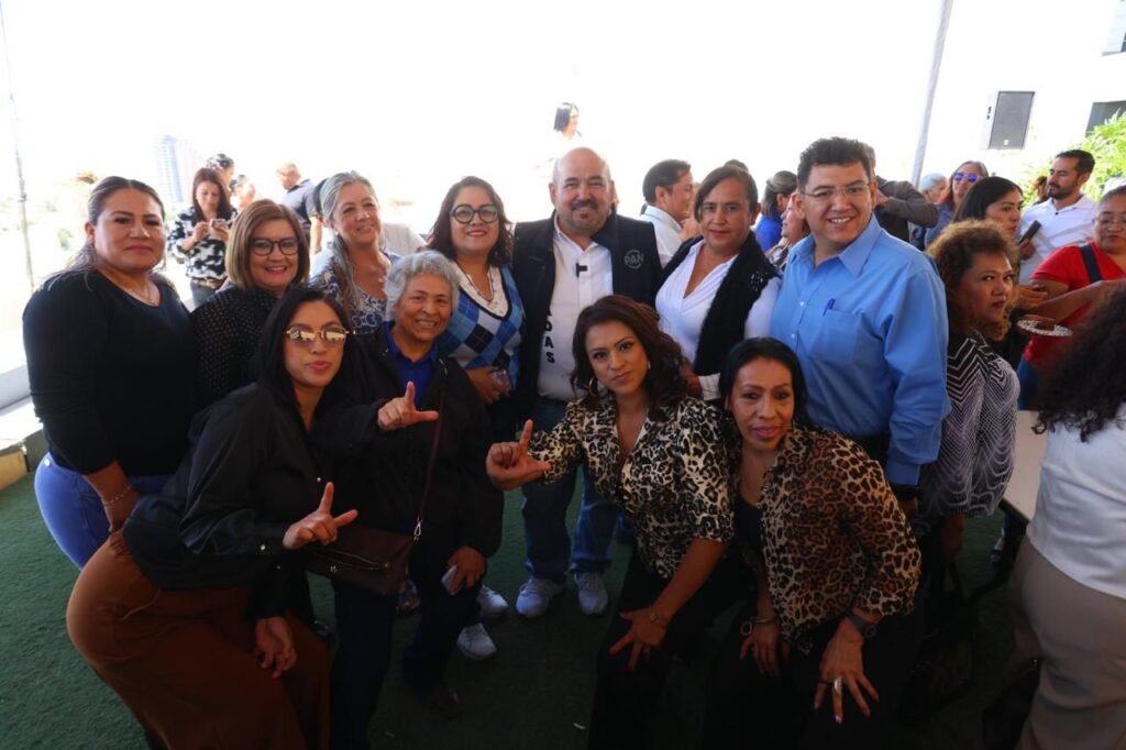 Jorge Espadas invita a sumar esfuerzos a favor del desarrollo de León Jorge Espadas reiteró su compromiso de seguir impulsando el trabajo a favor de los guanajuatenses.