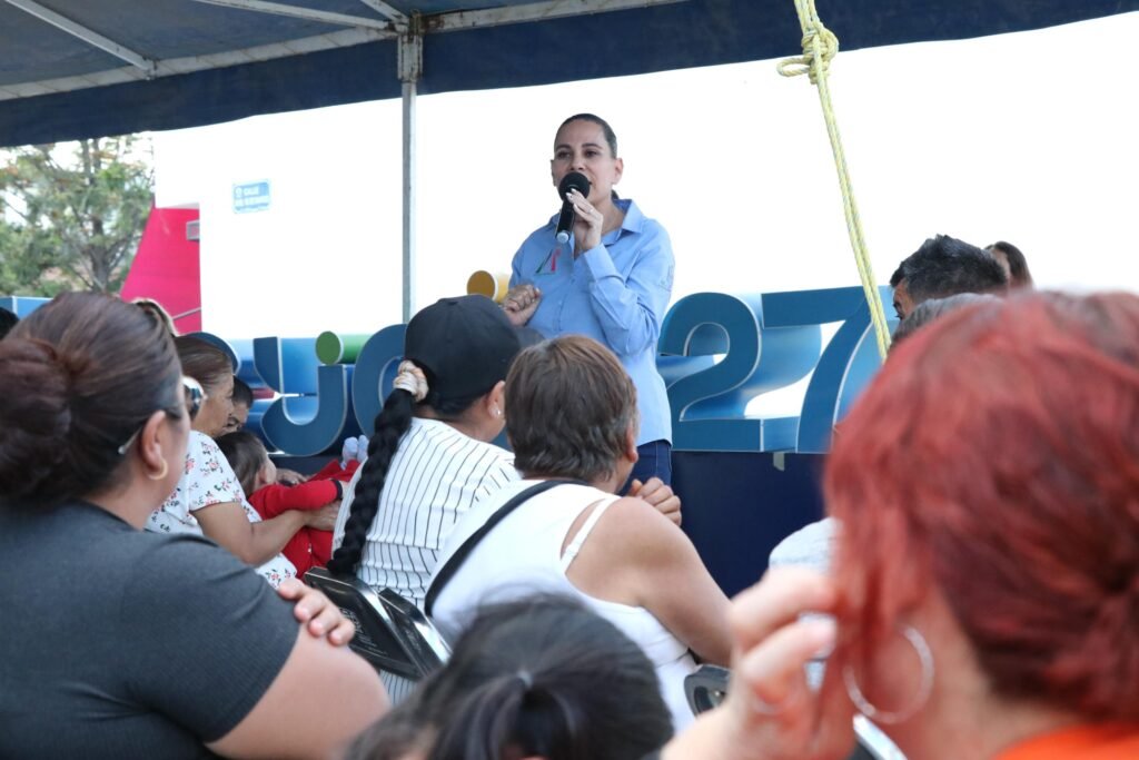 Lorena Alfaro fortalece la cercanía con su gente, visita Las Heras Lorena Alfaro que esta zona ha sido beneficiada con diversos programas y proyectos, entre los que destaca la rehabilitación integral del bulevar Santo Domingo.