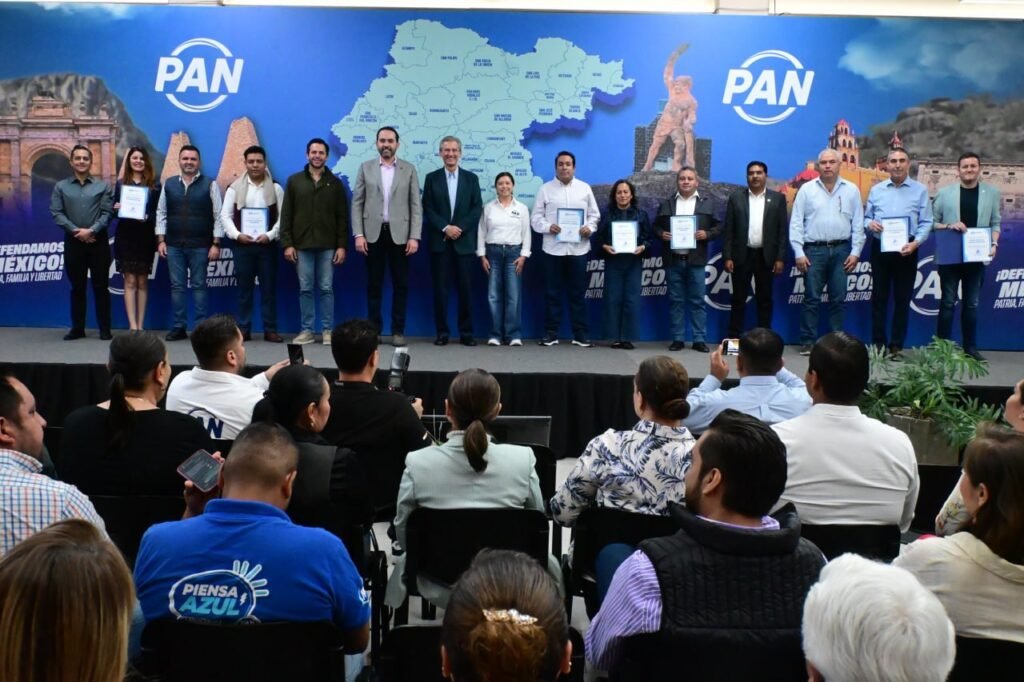 En el evento, el dirigente del PAN Guanajuato, Aldo Márquez reconoció la trayectoria de Héctor López Santillana.