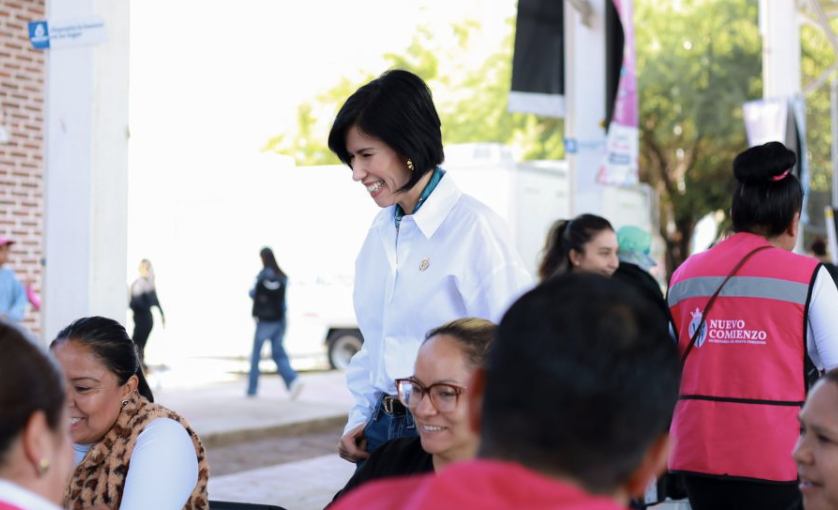 ¡Es oficial! Así va la entrega de Tarjeta Rosa a las mujeres guanajuatenses Los beneficios adicionales de la Tarjeta Rosa fortalecen el desarrollo integral de las mujeres y sus familias.