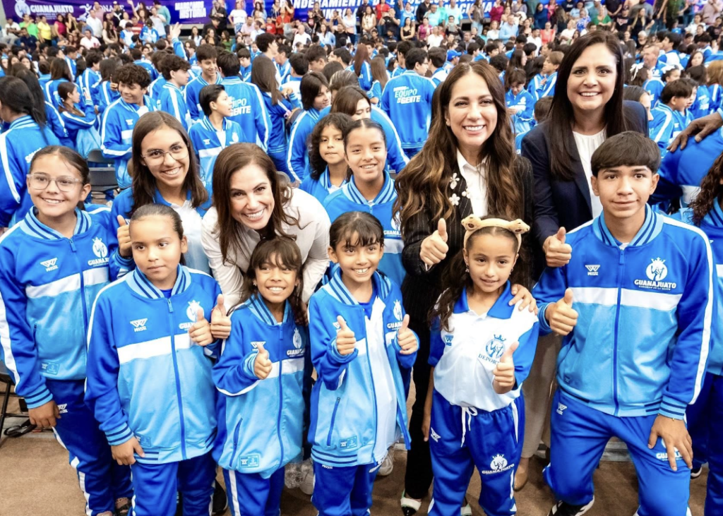 Libia Dennise abandera a delegación rumbo a la Olimpiada Nacional 2026 Libia Dennise y Ale Gutiérrez reconocieron a los más de 800 deportistas de 26 municipios que integran la delegación guanajuatense.